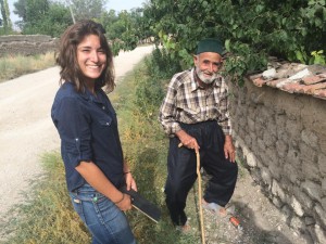 The author interviewing Huseyin Veli Yasli in Küçükköy about his experiences as a site worker at Çatalhöyük. Photograph by Tunc Ilada.